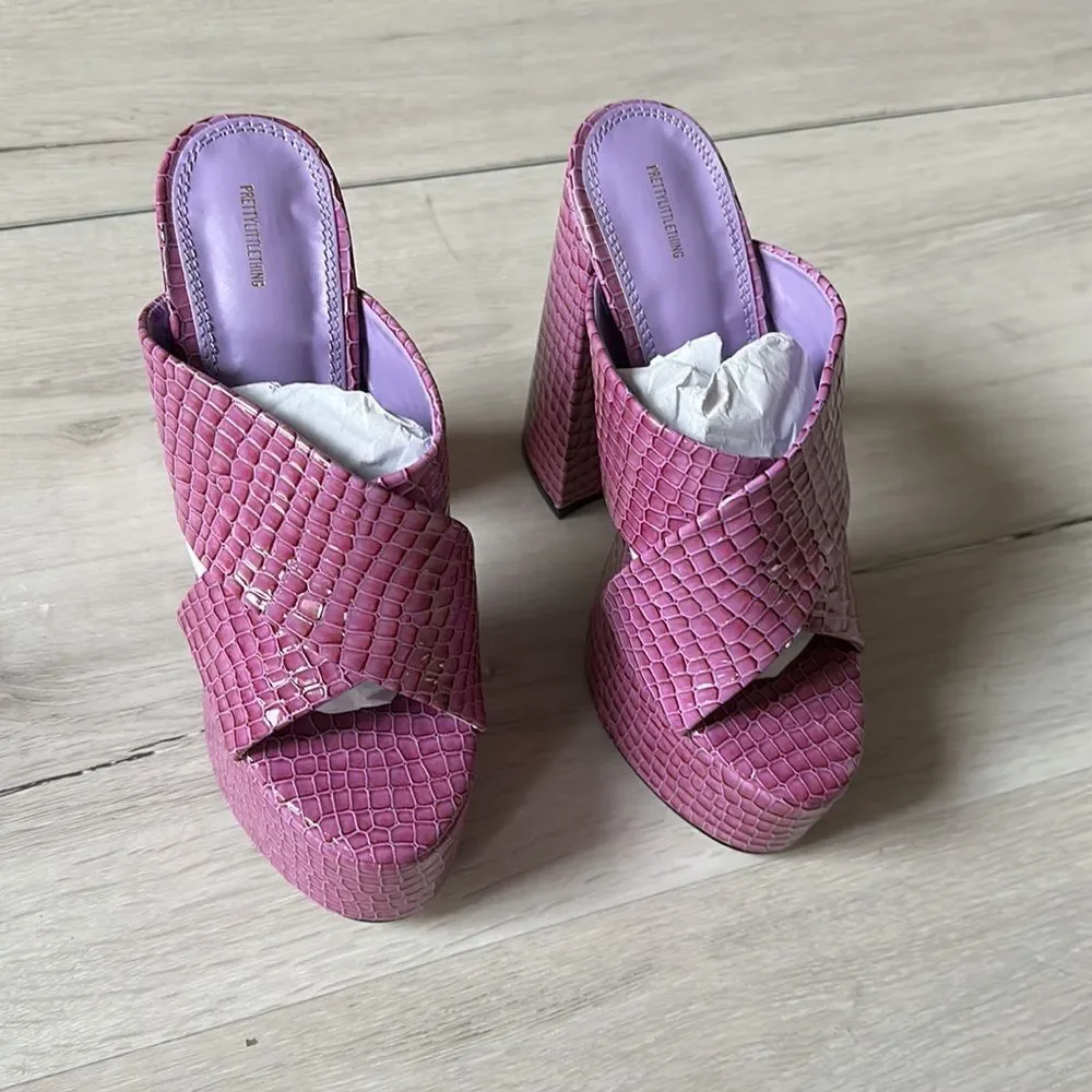 PrettyLittleThings Lilac Cross‎ Over Strap Platform Block Heeled Shoe NWT IN PKG